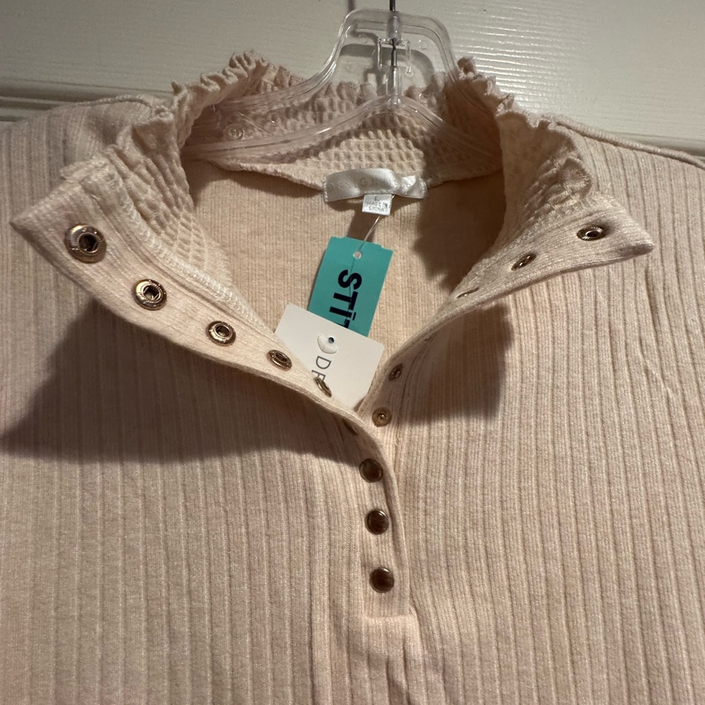 Design History Cream Button Down Ribbed Top - Picture 2 of 6